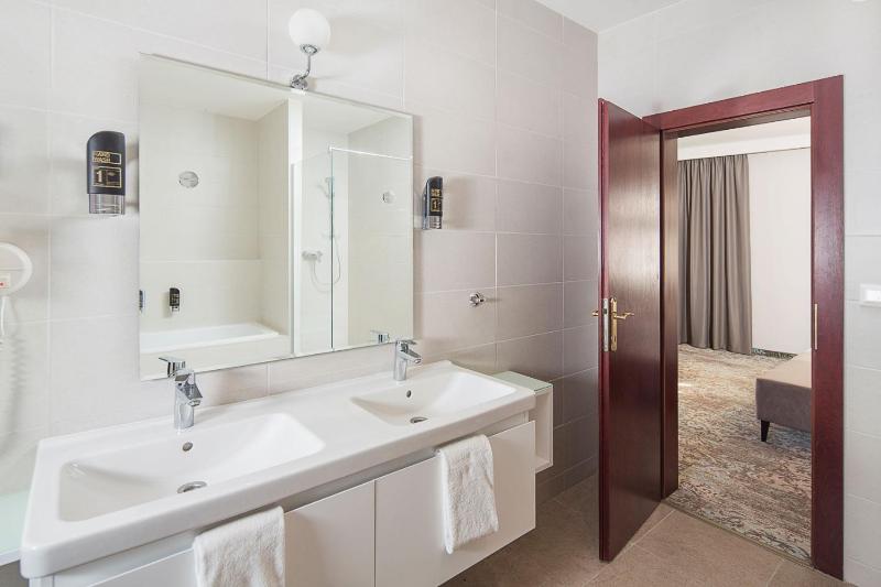 Double Room image 2
