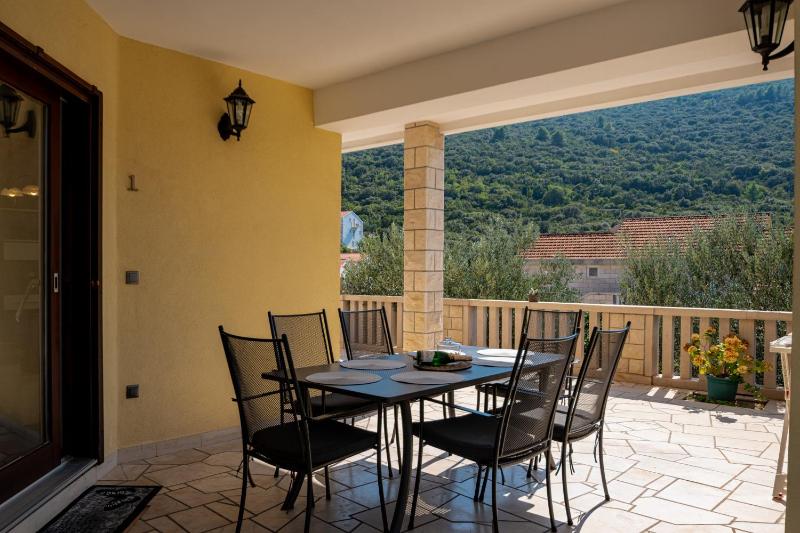 Three-Bedroom Apartment (6 Adults) image 3