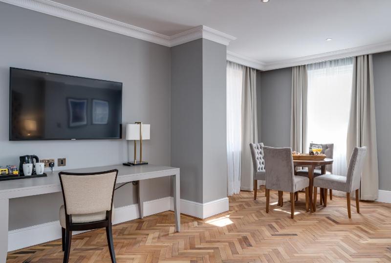 Mansion House Suite image 3