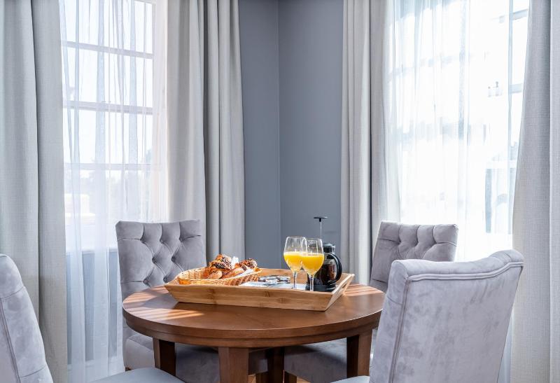 Mansion House Suite image 4
