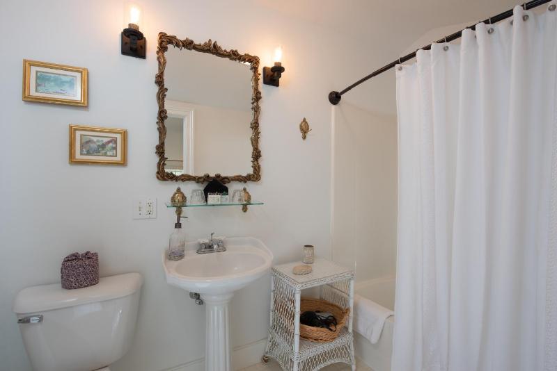 Deluxe Double Room with Balcony #7 image 2