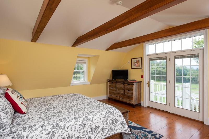 Deluxe Double Room with Balcony #7 image 4