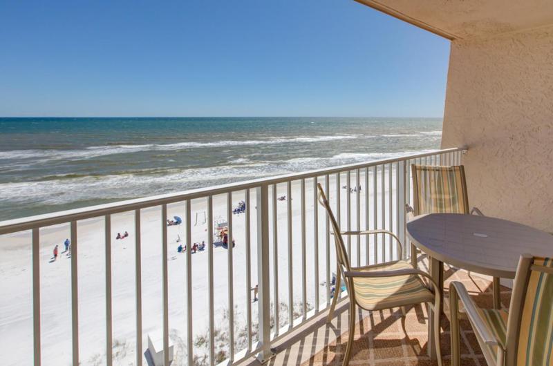 Apartment with Sea View image 2