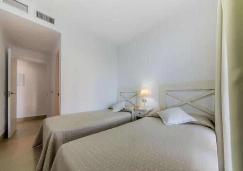 Deluxe Two-Bedroom Villa with Garden image 3