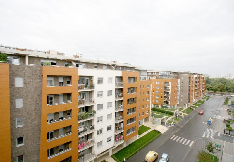 One-Bedroom Apartment image 4