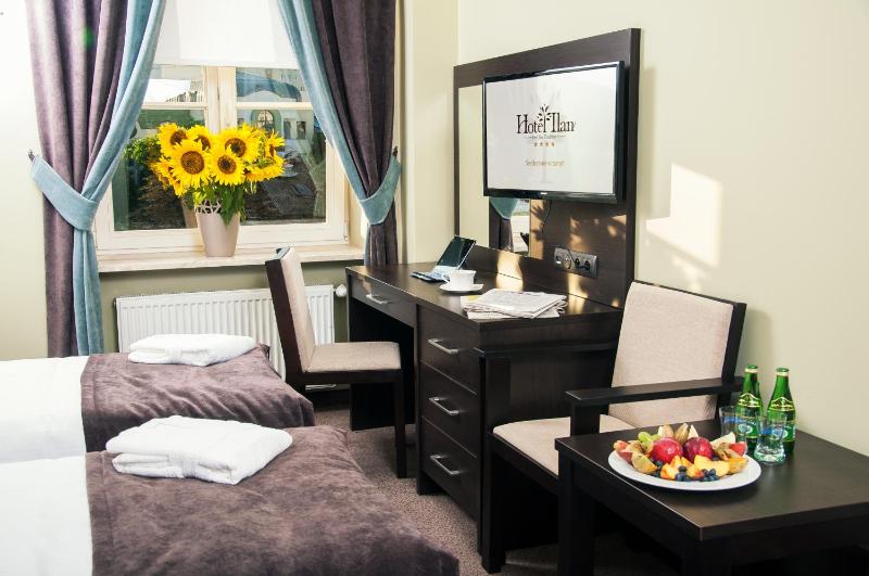 Classic Twin Room image 3