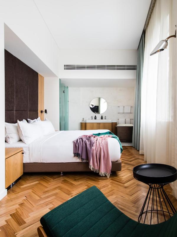 King Room - Abercrombie  image 3