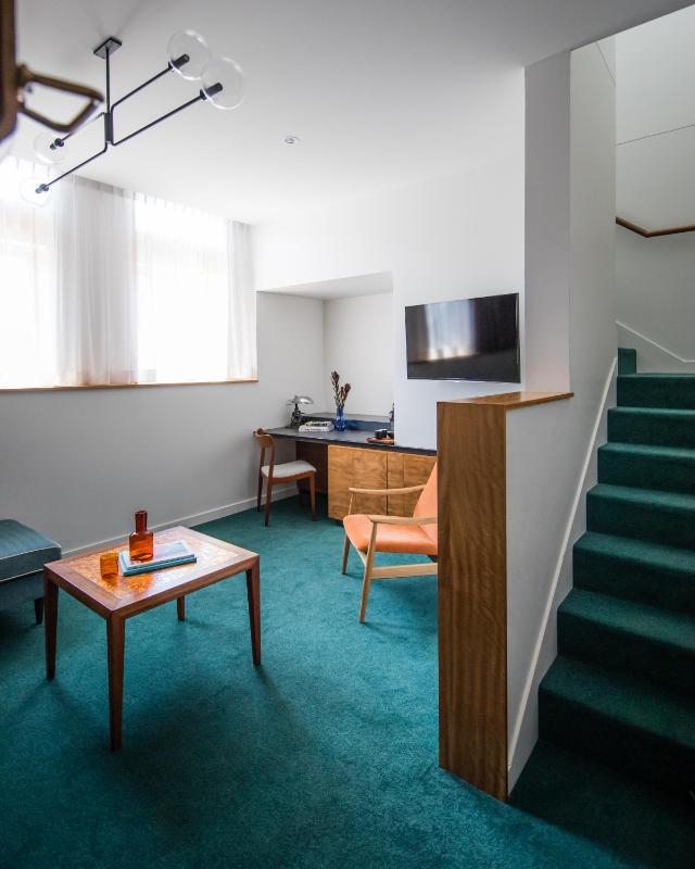 One-Bedroom Loft Suite - Chippendale image 4