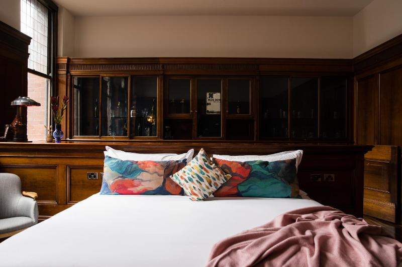 Suite - Showroom image 4