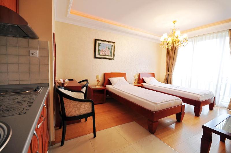 Deluxe Suite image 2