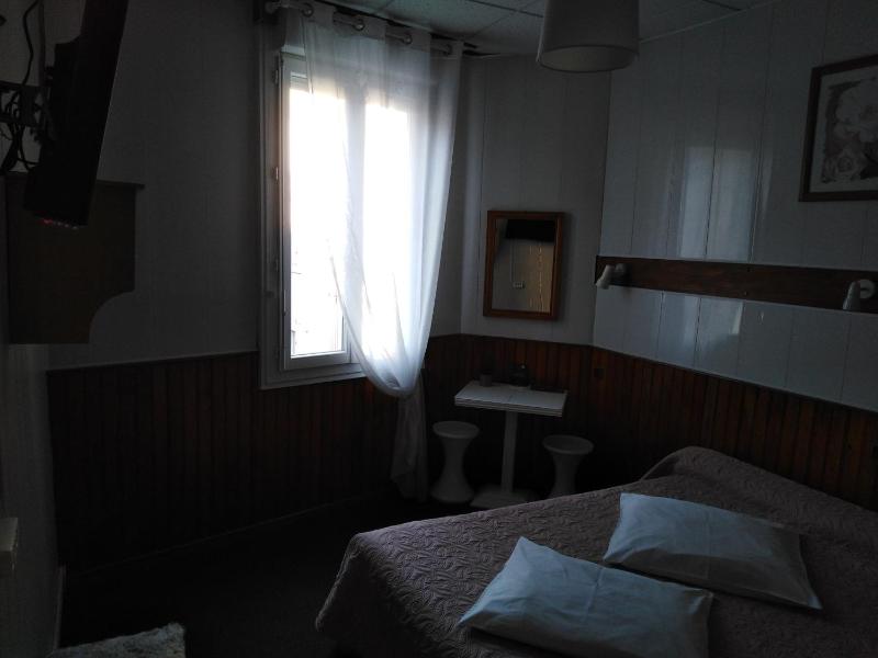 Double Room image 4