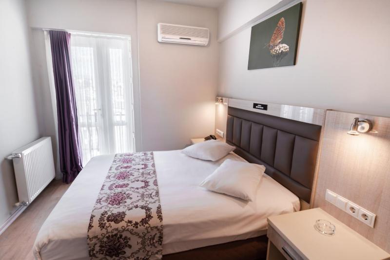 Standard Double Room image 2