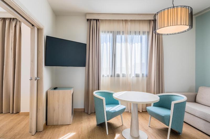 Junior Suite with Extra Bed (2 Adults + 1 Child) image 3