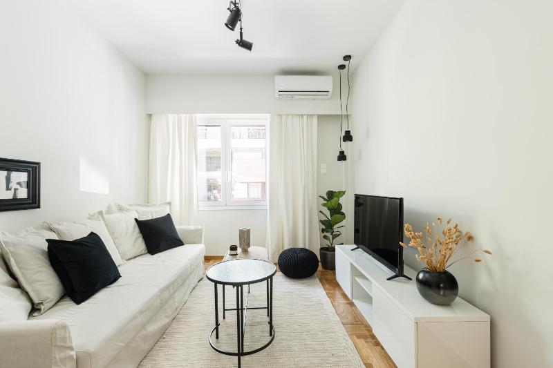 One-Bedroom Apartment image 4