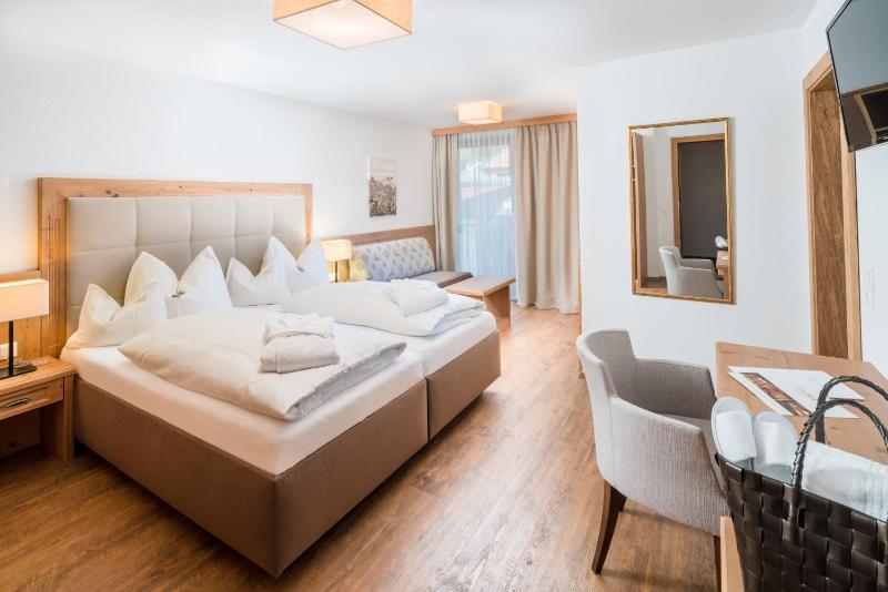 Basic Triple Room image 1