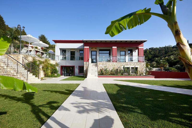Superior Four-Bedroom Villa - Beach Front image 4