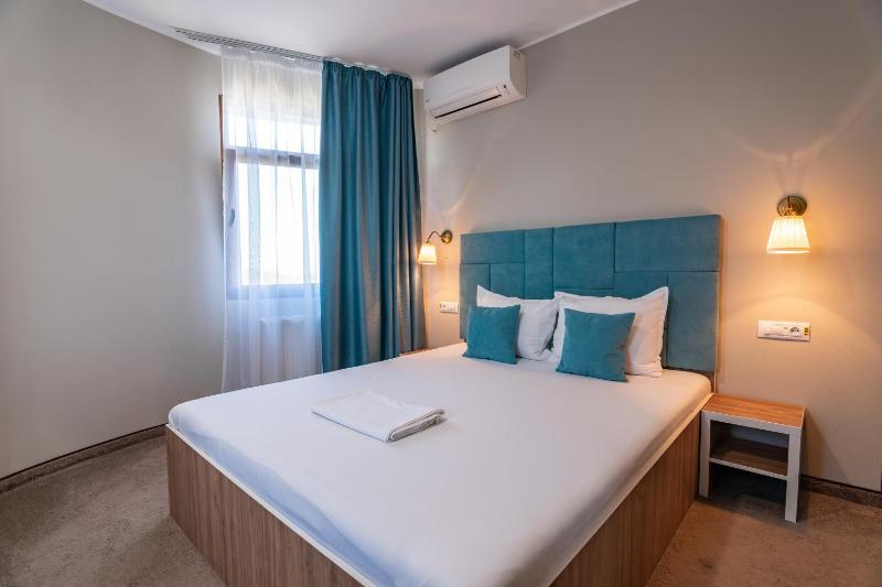Classic Triple Room image 3