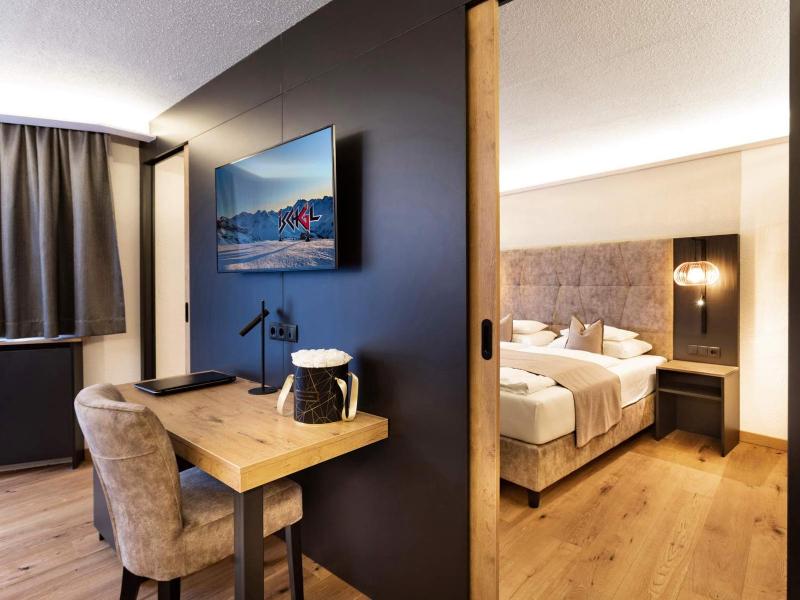 Junior Suite with Balcony image 1