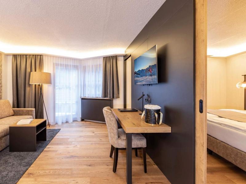 Junior Suite with Balcony image 4