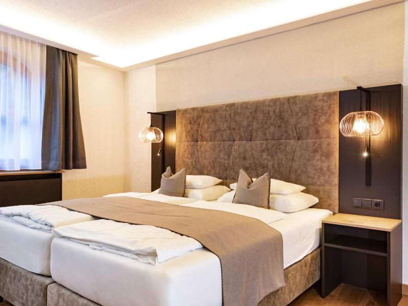 Junior Suite with Balcony image 3