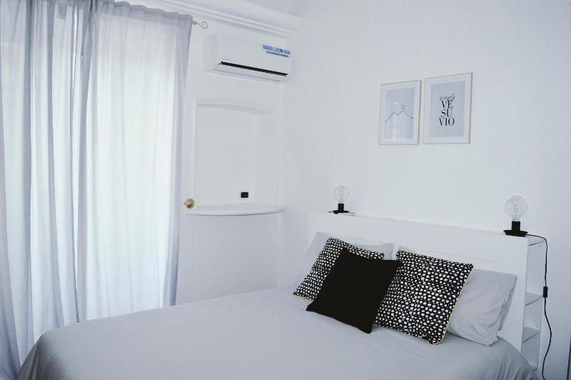 Double Room with Private External Bathroom image 2