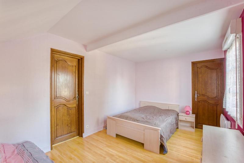Three-Bedroom House image 4