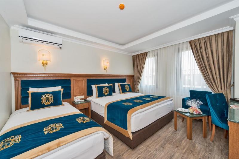 Standard Triple Room image 1