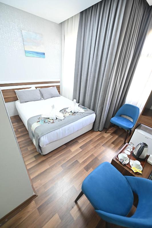 Deluxe Double Room with Shower image 3