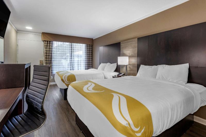 Queen Room with Two Queen Beds - Non-Smoking image 2