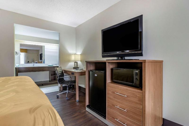 Standard King Room - Non-Smoking  image 3