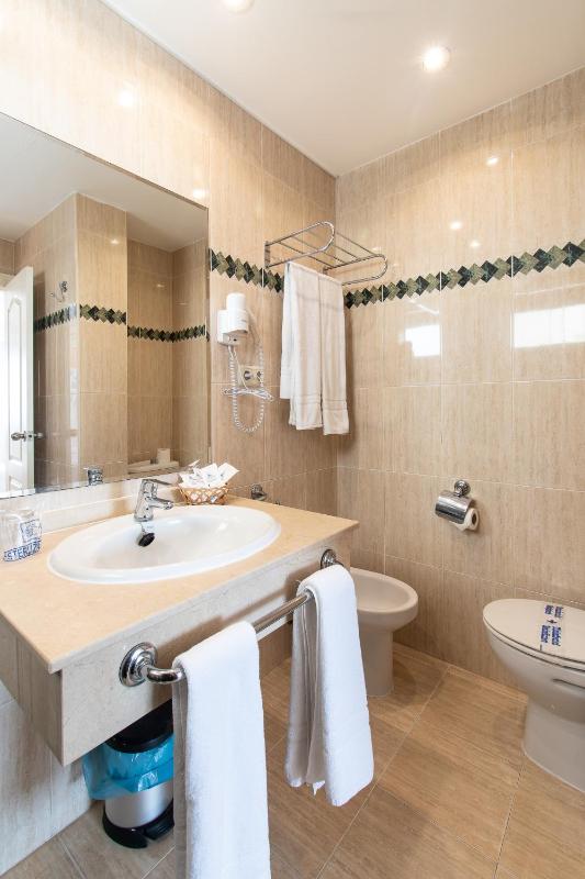 One-Bedroom Apartment with Side Sea View image 3