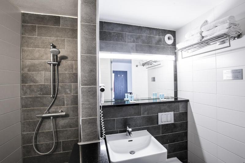 Deluxe King Room image 2