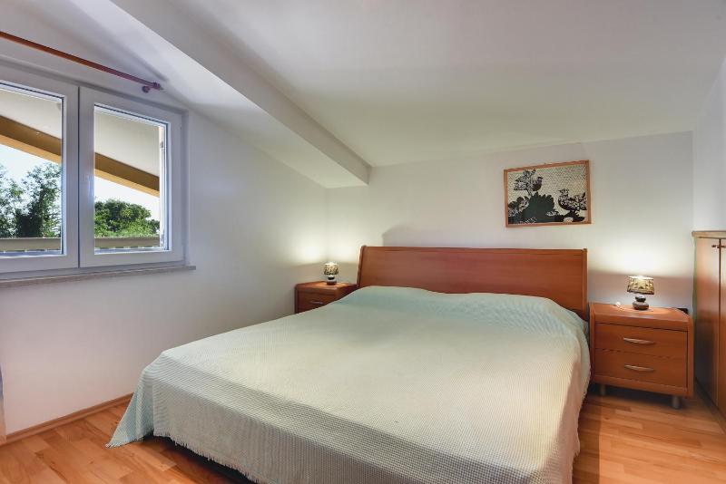 One-Bedroom Apartment image 1