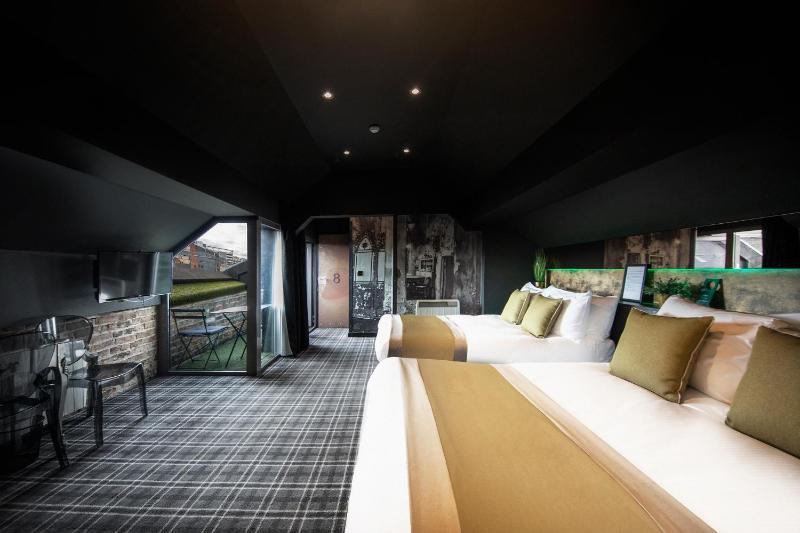 Deluxe Quadrouple Room with Balcony image 4