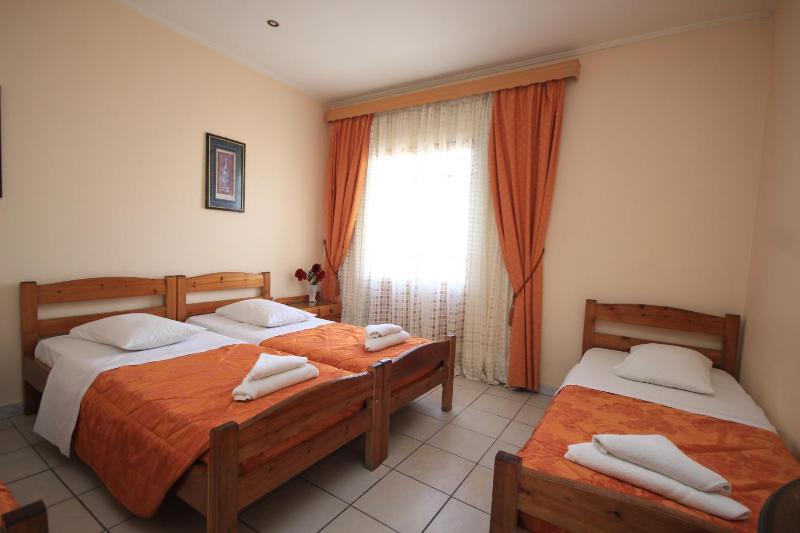 Triple Room with Private Bathroom image 2