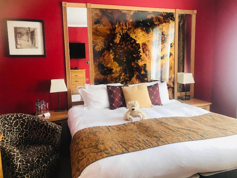 Deluxe Double or Twin Room image 1