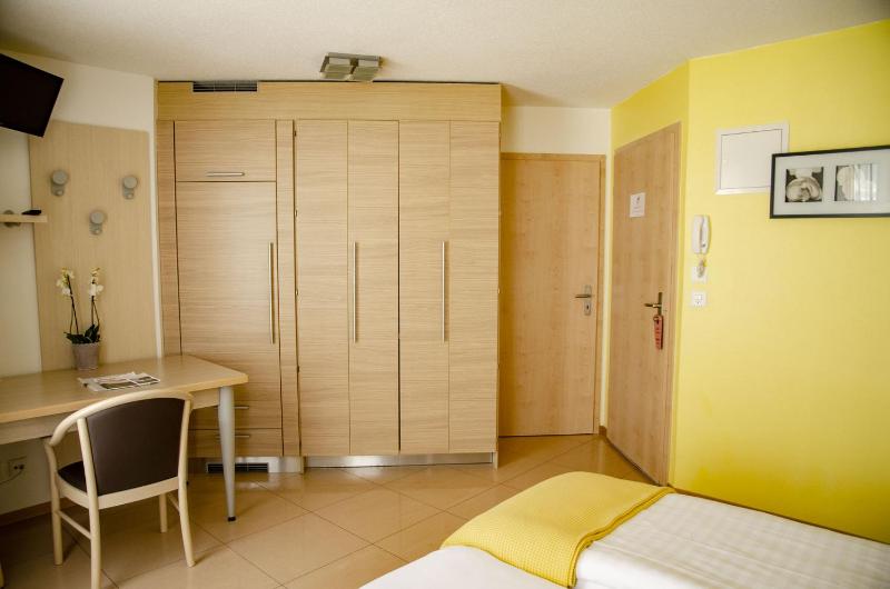 Single Room image 2