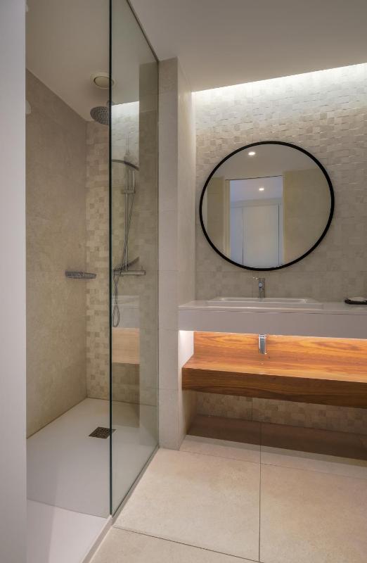 Deluxe Double or Twin Room with River View image 2