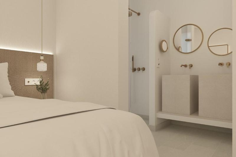 Deluxe Double Room image 2