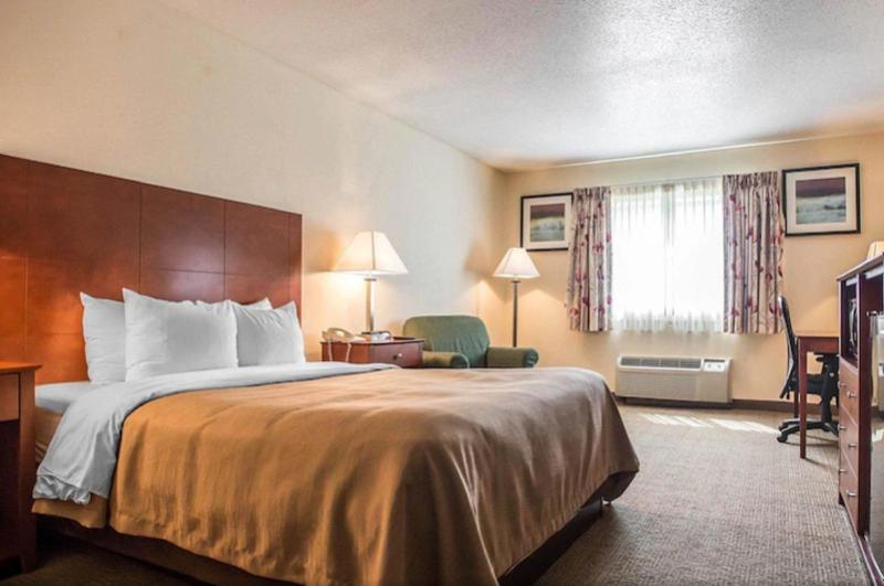 Standard King Room - Non-Smoking  image 2