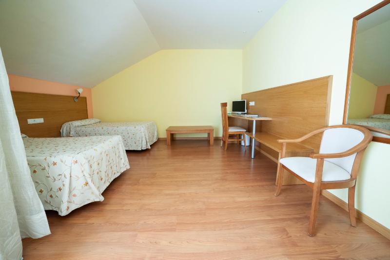 Family Room (2 Adults + 2 Children) image 3