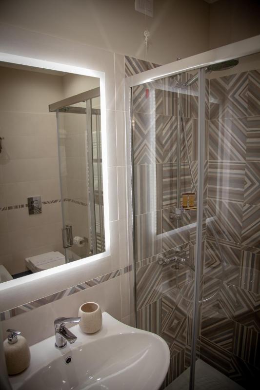 Twin Room image 1