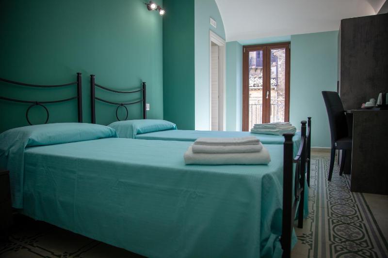 Double or Twin Room image 4