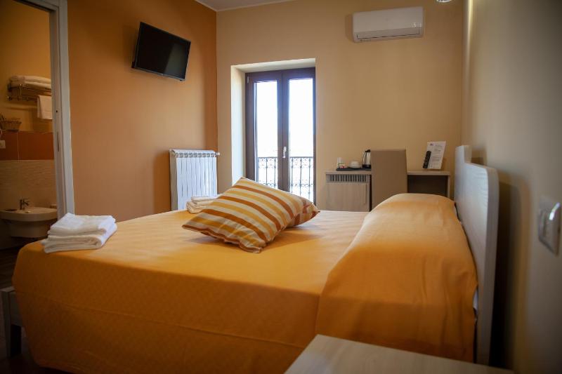 Double or Twin Room image 4