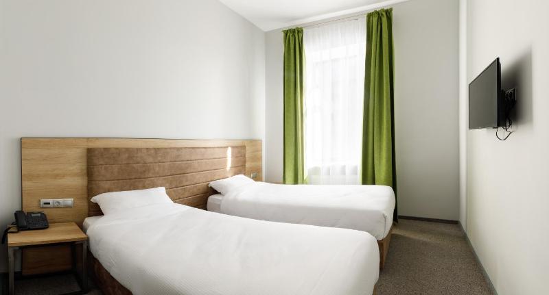 Standard Double Room with Two Single Beds image 3