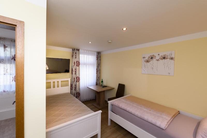 Single Room image 3