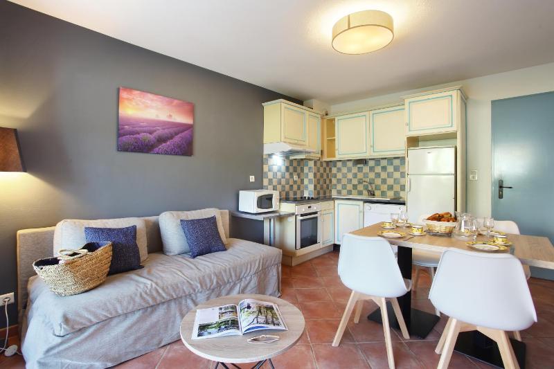 Apartment (4 Adults) image 3