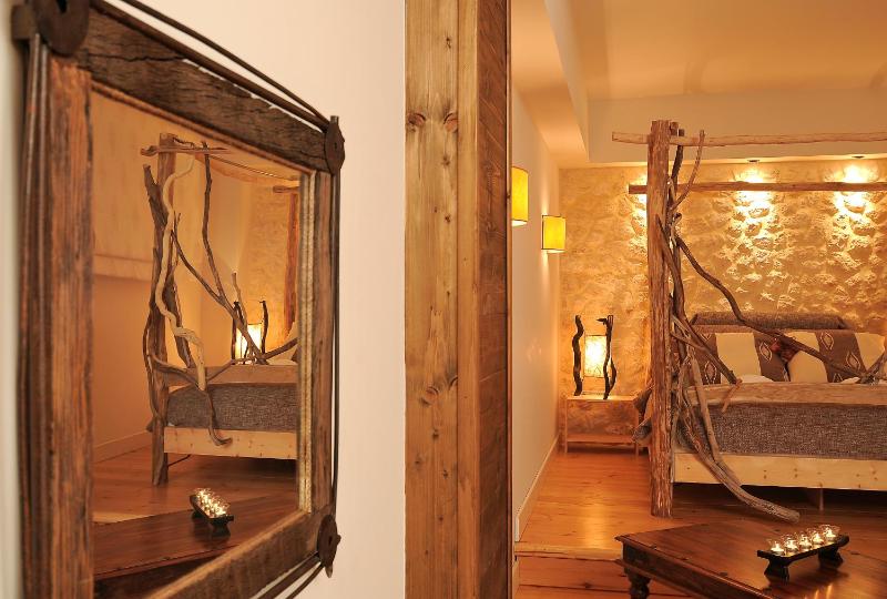 Deluxe Double Room with Fireplace image 3