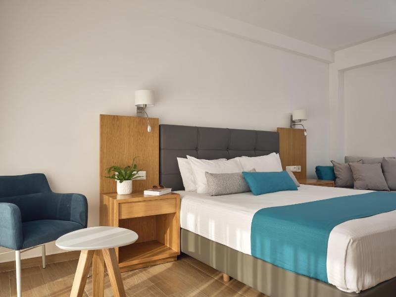 Deluxe Double Room image 3