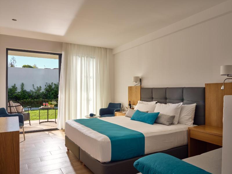 Deluxe Double Room image 1